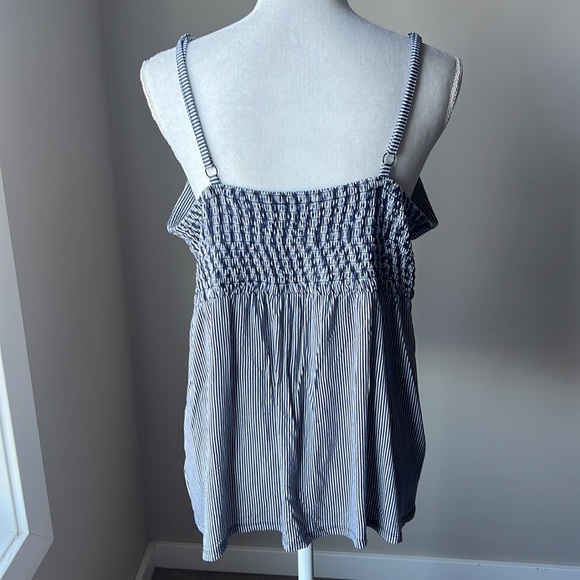 Ricki’s Top - Picture 7 of 11